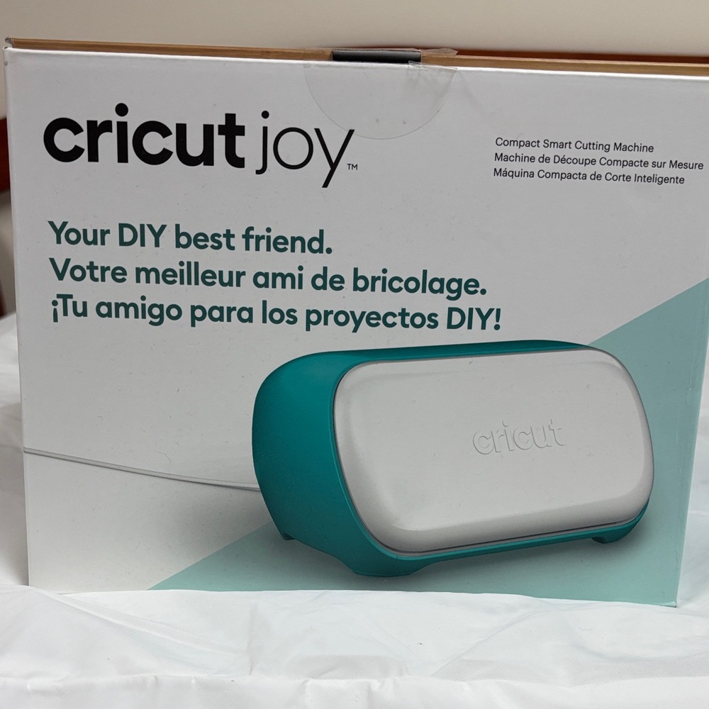 Cricut Joy DIY Cutting Tool in White and Teal